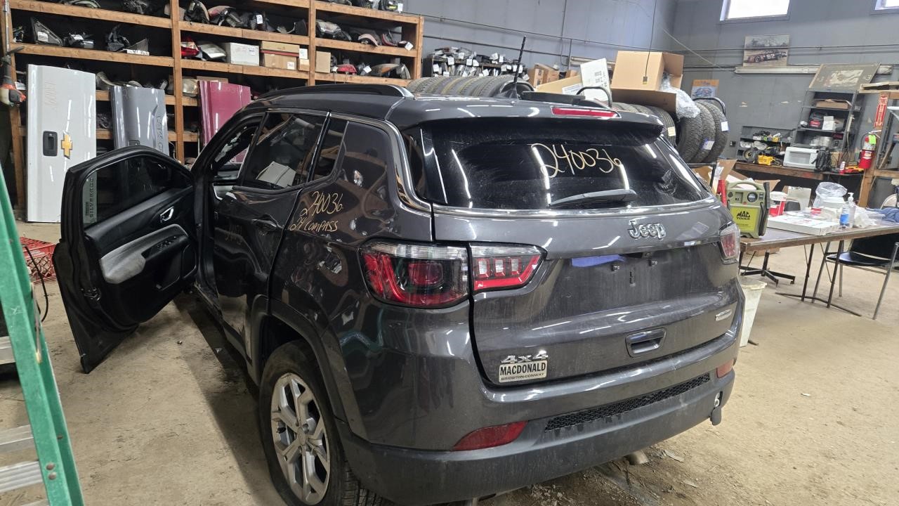 https://f005.backblazeb2.com/file/img-partshotlines-com/Inventory/NE124/Vehicle/9566_02.jpg