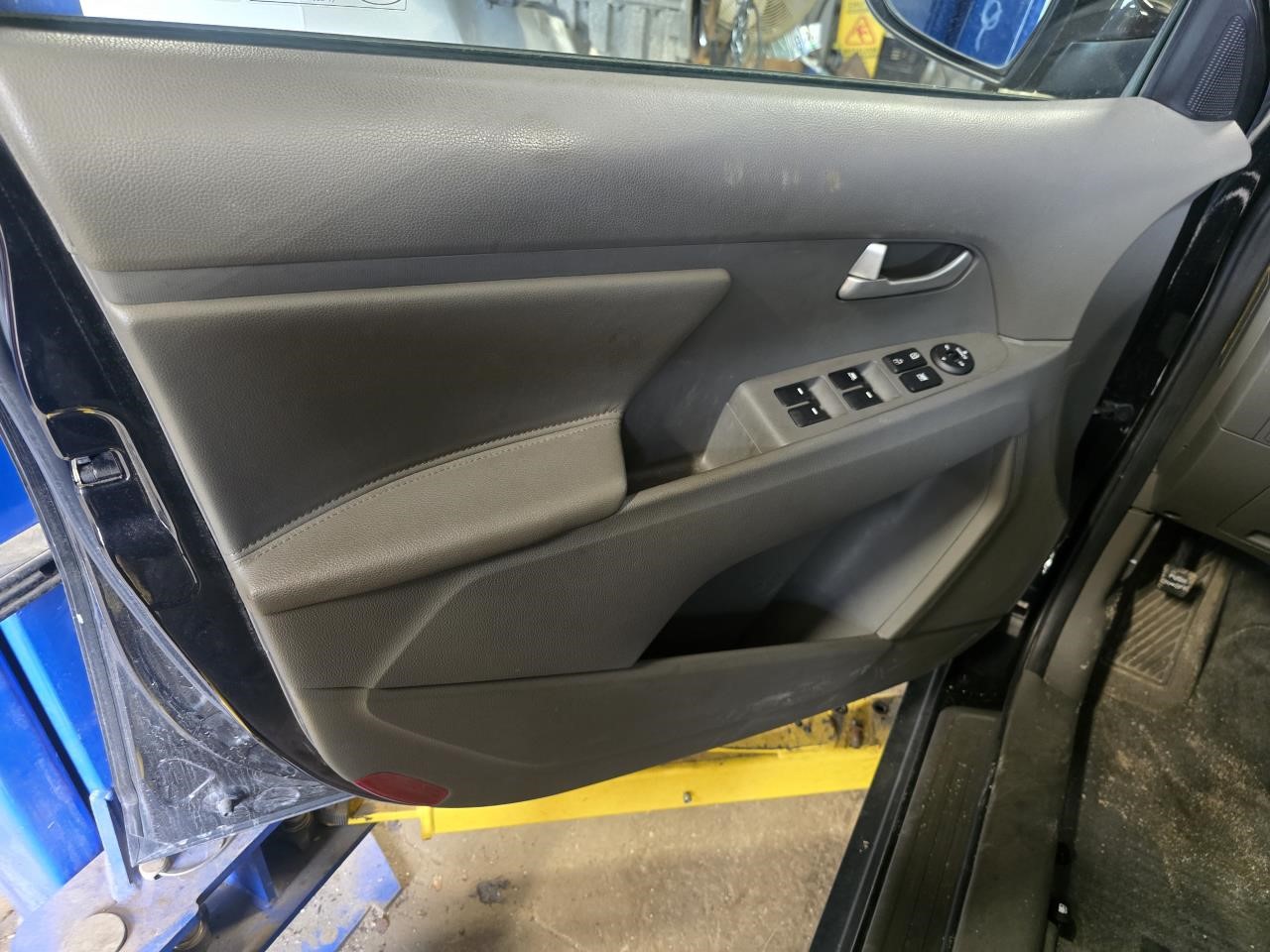 https://f005.backblazeb2.com/file/img-partshotlines-com/Inventory/NE126/Vehicle/8751_11.jpg