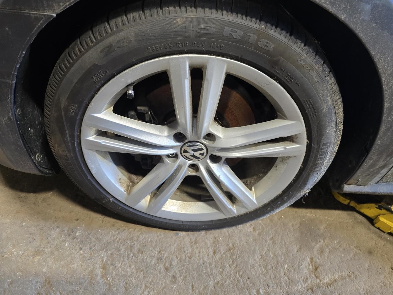 https://f005.backblazeb2.com/file/img-partshotlines-com/Inventory/NE126/Vehicle/8817_09.jpg