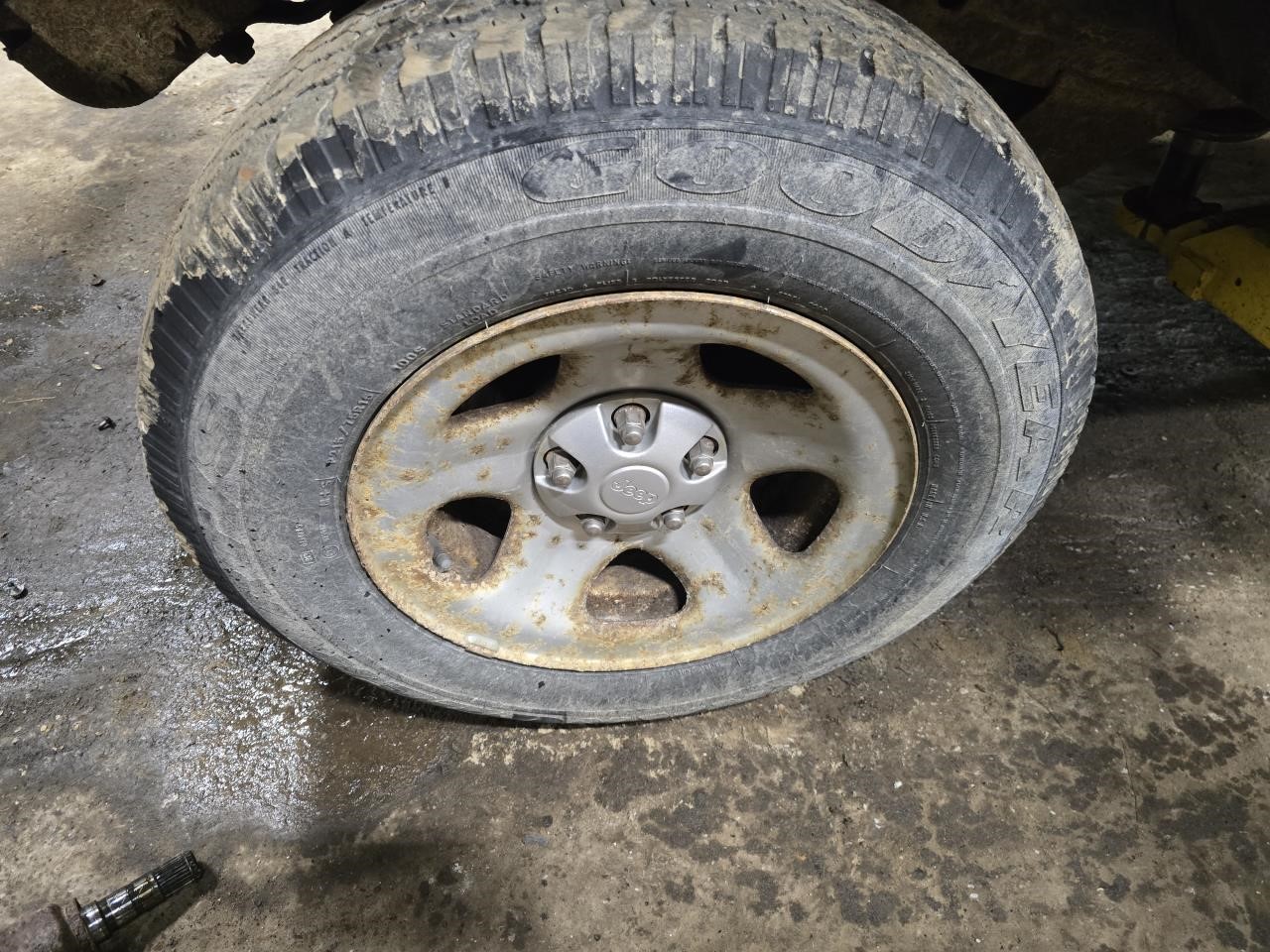 https://f005.backblazeb2.com/file/img-partshotlines-com/Inventory/NE126/Vehicle/8897_09.jpg