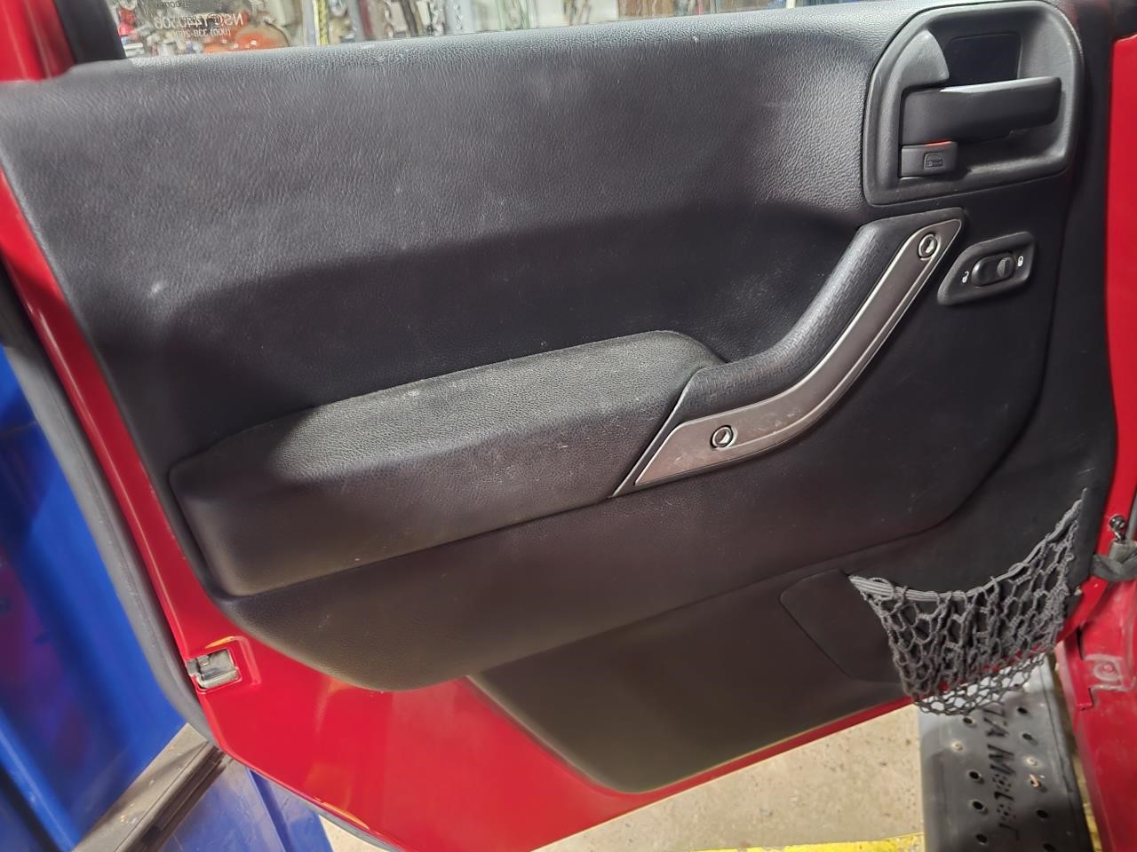 https://f005.backblazeb2.com/file/img-partshotlines-com/Inventory/NE126/Vehicle/8898_12.jpg