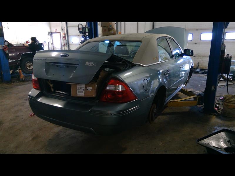 https://f005.backblazeb2.com/file/img-partshotlines-com/Inventory/NE135/Vehicle/18412_04.jpg