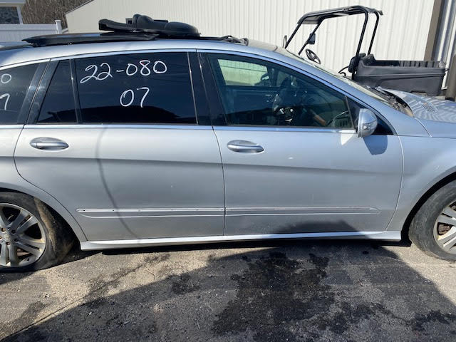 https://f005.backblazeb2.com/file/img-partshotlines-com/Inventory/NE135/Vehicle/18464_03.jpg