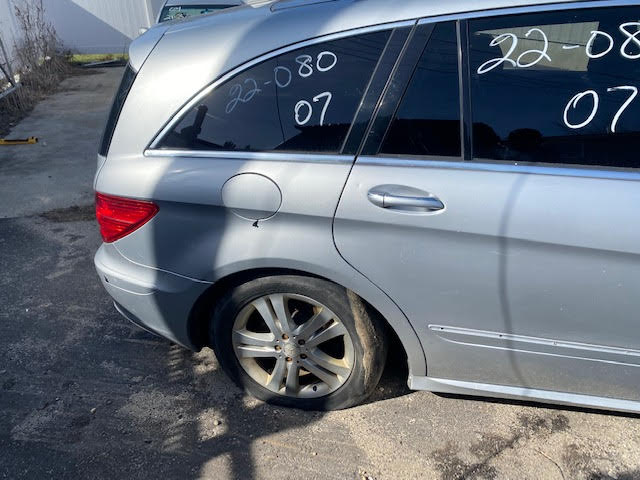 https://f005.backblazeb2.com/file/img-partshotlines-com/Inventory/NE135/Vehicle/18464_05.jpg