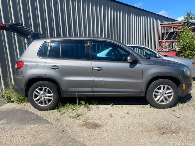 https://f005.backblazeb2.com/file/img-partshotlines-com/Inventory/NE135/Vehicle/18585_04.jpg