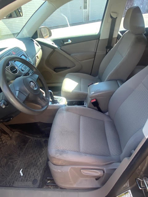 https://f005.backblazeb2.com/file/img-partshotlines-com/Inventory/NE135/Vehicle/18585_11.jpg