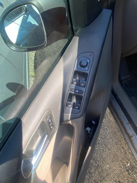 https://f005.backblazeb2.com/file/img-partshotlines-com/Inventory/NE135/Vehicle/18585_12.jpg