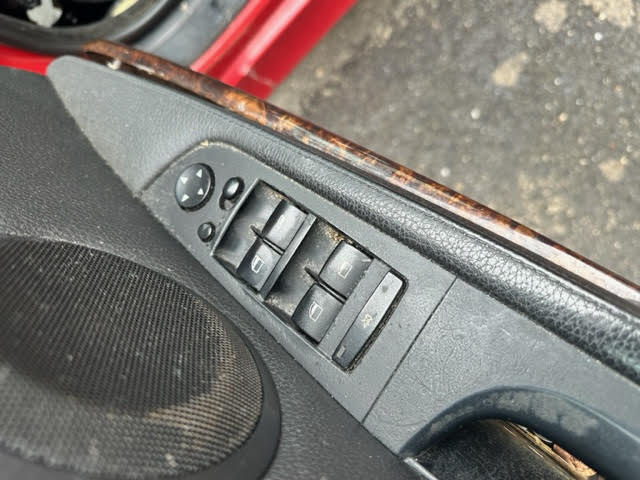 https://f005.backblazeb2.com/file/img-partshotlines-com/Inventory/NE135/Vehicle/19004_09.jpg