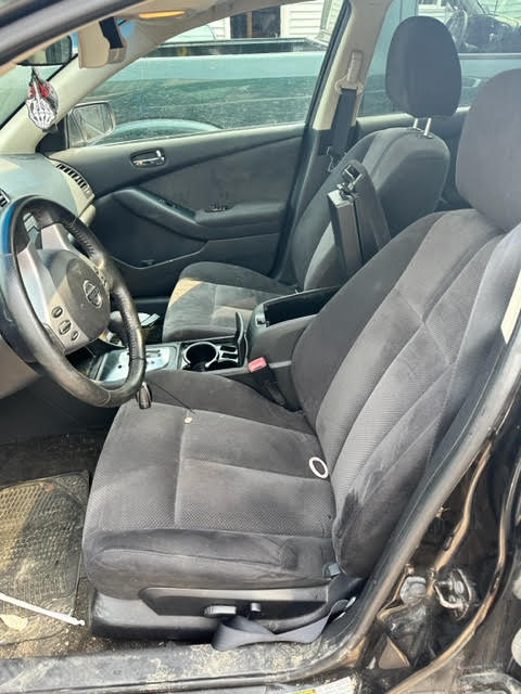 https://f005.backblazeb2.com/file/img-partshotlines-com/Inventory/NE135/Vehicle/19050_10.jpg