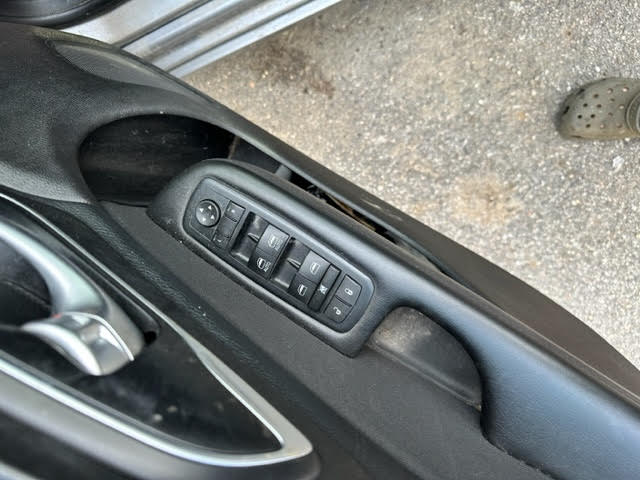 https://f005.backblazeb2.com/file/img-partshotlines-com/Inventory/NE135/Vehicle/19126_09.jpg