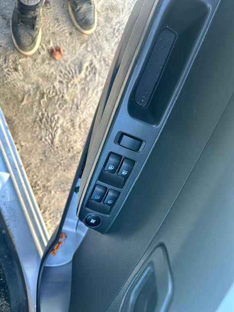 https://f005.backblazeb2.com/file/img-partshotlines-com/Inventory/NE135/Vehicle/19442_10.jpg