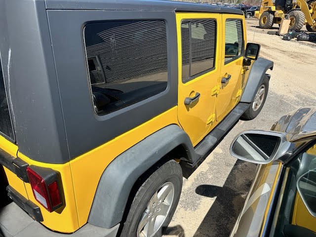 https://f005.backblazeb2.com/file/img-partshotlines-com/Inventory/NE135/Vehicle/19483_03.jpg