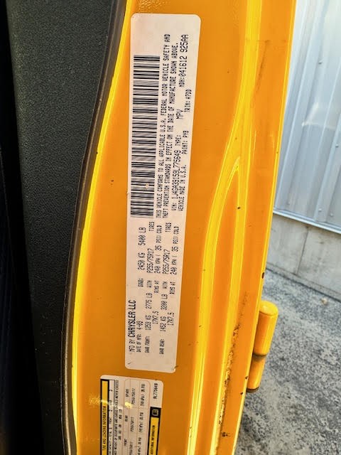 https://f005.backblazeb2.com/file/img-partshotlines-com/Inventory/NE135/Vehicle/19483_09.jpg