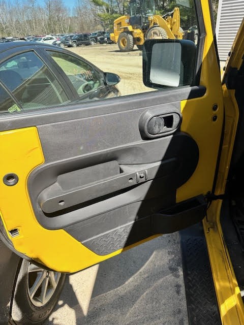 https://f005.backblazeb2.com/file/img-partshotlines-com/Inventory/NE135/Vehicle/19483_10.jpg