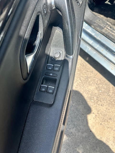 https://f005.backblazeb2.com/file/img-partshotlines-com/Inventory/NE135/Vehicle/19532_11.jpg