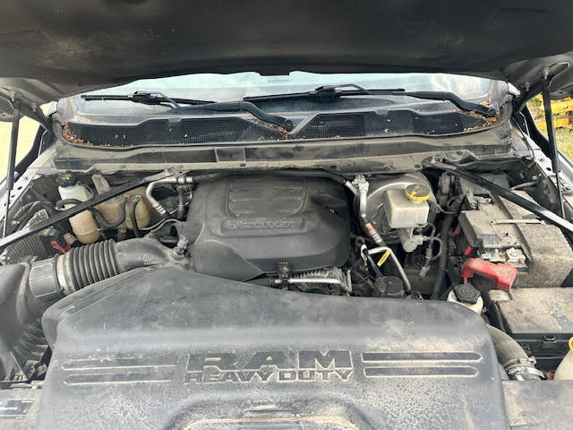https://f005.backblazeb2.com/file/img-partshotlines-com/Inventory/NE135/Vehicle/19591_06.jpg