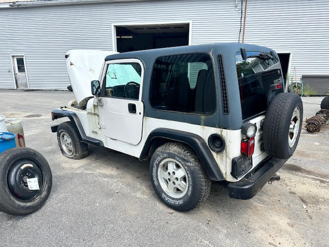 https://f005.backblazeb2.com/file/img-partshotlines-com/Inventory/NE135/Vehicle/19623_05.jpg