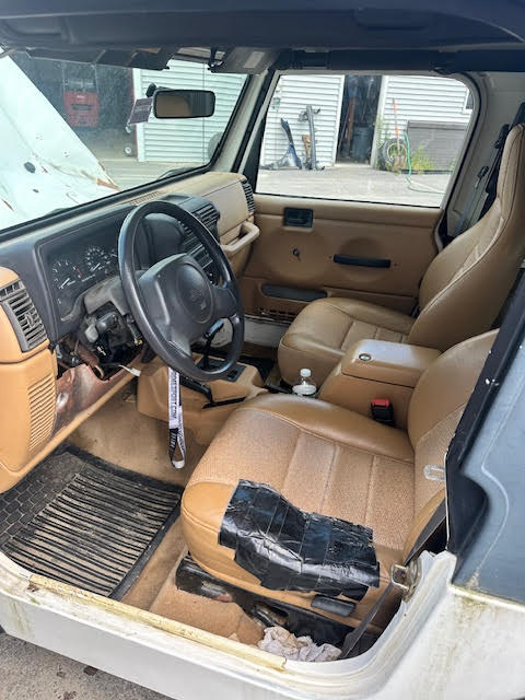 https://f005.backblazeb2.com/file/img-partshotlines-com/Inventory/NE135/Vehicle/19623_07.jpg