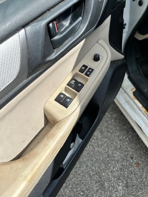 https://f005.backblazeb2.com/file/img-partshotlines-com/Inventory/NE135/Vehicle/19639_10.jpg