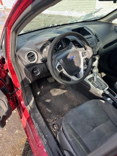 https://f005.backblazeb2.com/file/img-partshotlines-com/Inventory/NE135/Vehicle/19885_11.jpg