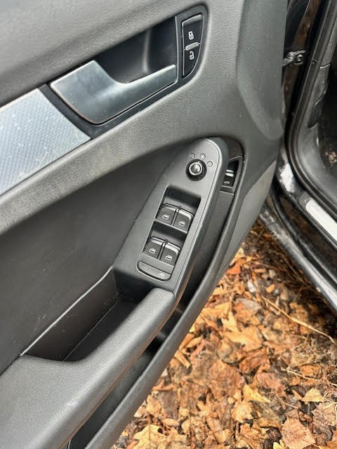 https://f005.backblazeb2.com/file/img-partshotlines-com/Inventory/NE135/Vehicle/19956_10.jpg