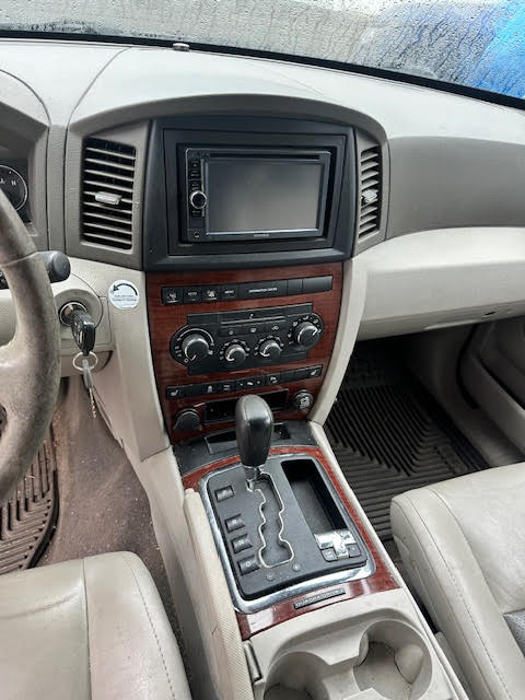 https://f005.backblazeb2.com/file/img-partshotlines-com/Inventory/NE135/Vehicle/19980_12.jpg