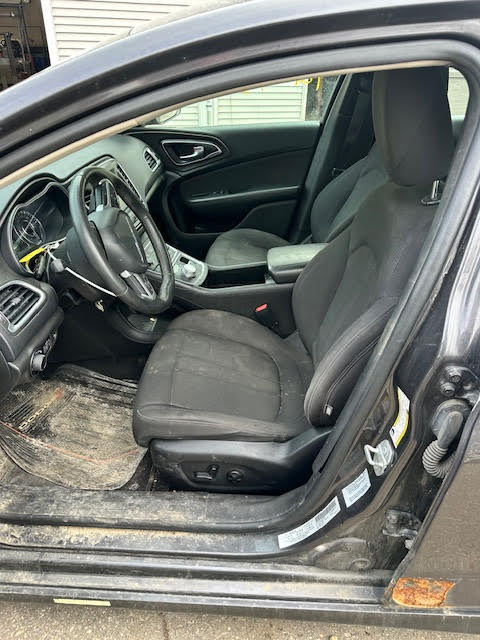https://f005.backblazeb2.com/file/img-partshotlines-com/Inventory/NE135/Vehicle/19983_09.jpg