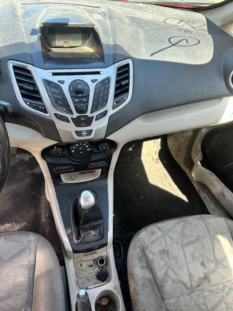 https://f005.backblazeb2.com/file/img-partshotlines-com/Inventory/NE135/Vehicle/19992_10.jpg