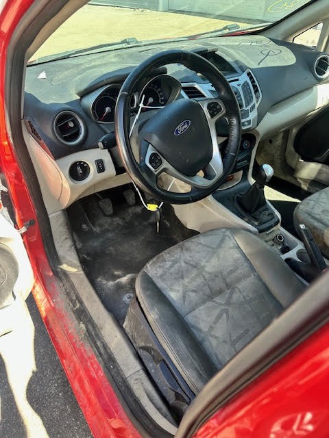 https://f005.backblazeb2.com/file/img-partshotlines-com/Inventory/NE135/Vehicle/19992_11.jpg