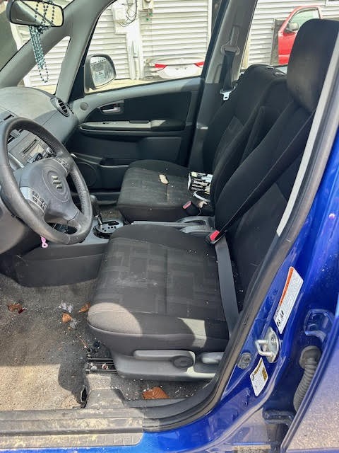 https://f005.backblazeb2.com/file/img-partshotlines-com/Inventory/NE135/Vehicle/20008_11.jpg