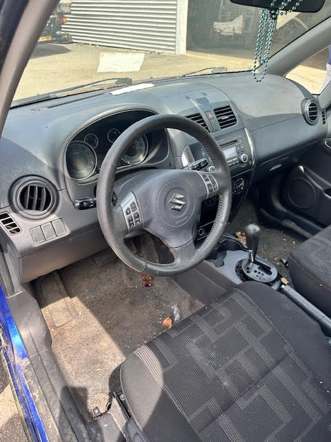 https://f005.backblazeb2.com/file/img-partshotlines-com/Inventory/NE135/Vehicle/20008_12.jpg
