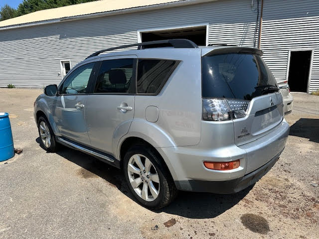 https://f005.backblazeb2.com/file/img-partshotlines-com/Inventory/NE135/Vehicle/20156_05.jpg