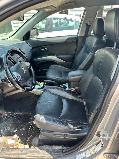 https://f005.backblazeb2.com/file/img-partshotlines-com/Inventory/NE135/Vehicle/20156_10.jpg