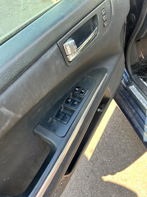 https://f005.backblazeb2.com/file/img-partshotlines-com/Inventory/NE135/Vehicle/20201_09.jpg