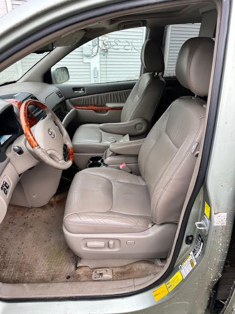 https://f005.backblazeb2.com/file/img-partshotlines-com/Inventory/NE135/Vehicle/20325_08.jpg