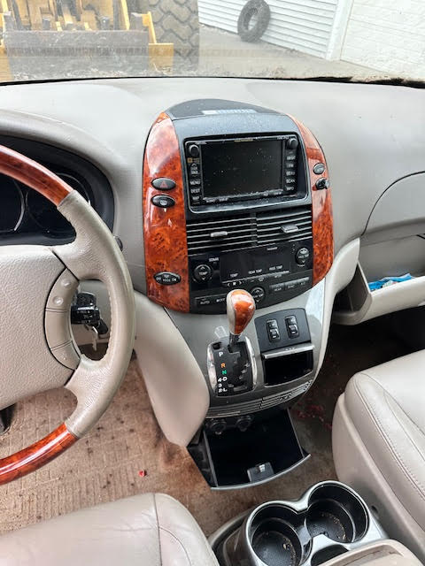 https://f005.backblazeb2.com/file/img-partshotlines-com/Inventory/NE135/Vehicle/20325_09.jpg