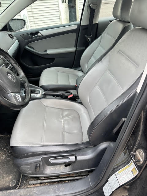 https://f005.backblazeb2.com/file/img-partshotlines-com/Inventory/NE135/Vehicle/20358_09.jpg