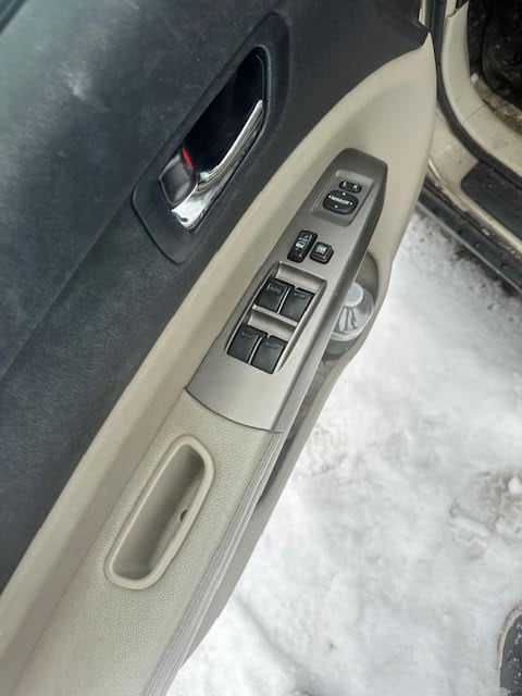 https://f005.backblazeb2.com/file/img-partshotlines-com/Inventory/NE135/Vehicle/20375_07.jpg