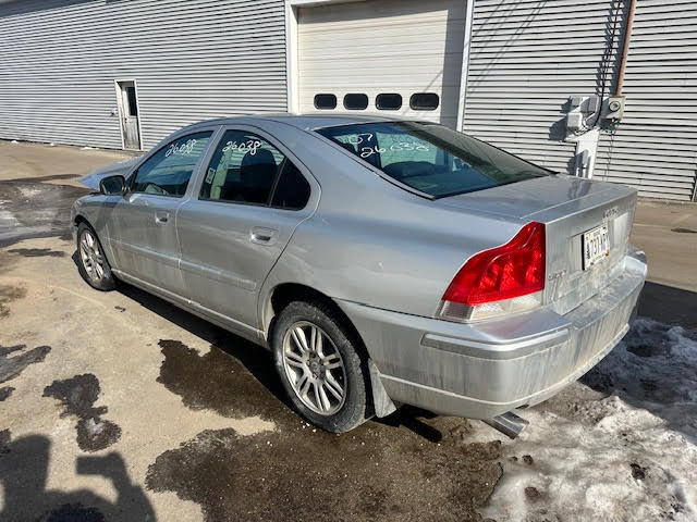 https://f005.backblazeb2.com/file/img-partshotlines-com/Inventory/NE135/Vehicle/20418_09.jpg