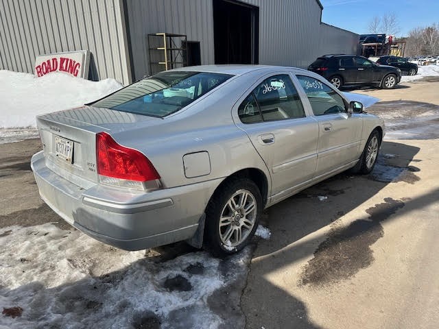 https://f005.backblazeb2.com/file/img-partshotlines-com/Inventory/NE135/Vehicle/20418_10.jpg