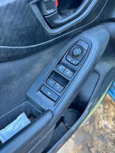 https://f005.backblazeb2.com/file/img-partshotlines-com/Inventory/NE135/Vehicle/20481_10.jpg