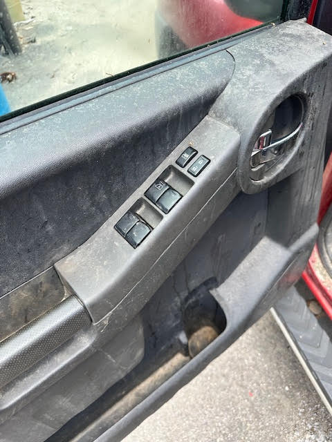 https://f005.backblazeb2.com/file/img-partshotlines-com/Inventory/NE135/Vehicle/20500_02.jpg