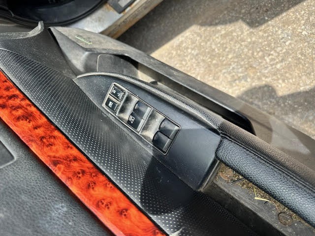 https://f005.backblazeb2.com/file/img-partshotlines-com/Inventory/NE135/Vehicle/20539_06.jpg