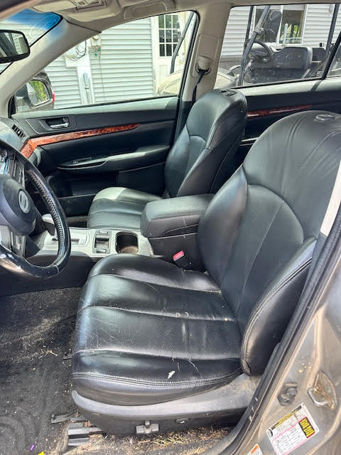 https://f005.backblazeb2.com/file/img-partshotlines-com/Inventory/NE135/Vehicle/20539_08.jpg