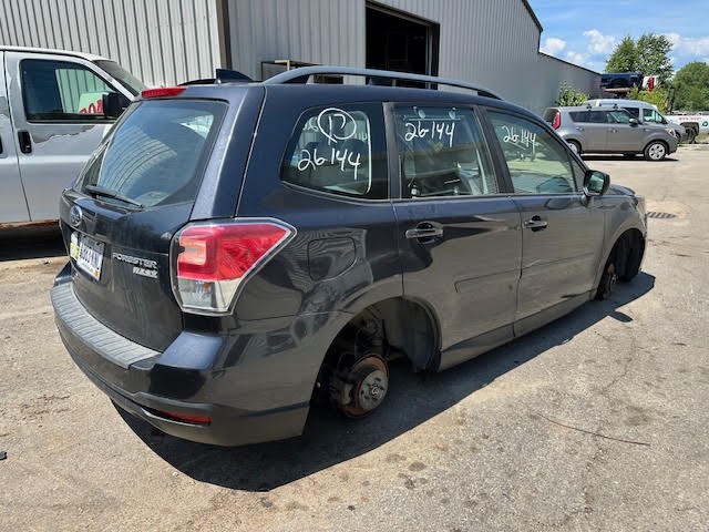 https://f005.backblazeb2.com/file/img-partshotlines-com/Inventory/NE135/Vehicle/20571_02.jpg