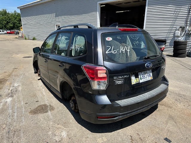 https://f005.backblazeb2.com/file/img-partshotlines-com/Inventory/NE135/Vehicle/20571_04.jpg