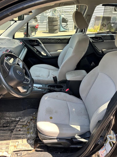 https://f005.backblazeb2.com/file/img-partshotlines-com/Inventory/NE135/Vehicle/20571_09.jpg