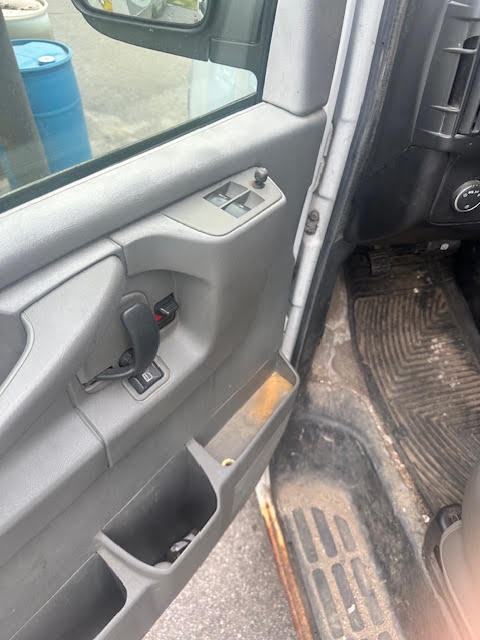 https://f005.backblazeb2.com/file/img-partshotlines-com/Inventory/NE135/Vehicle/20572_05.jpg