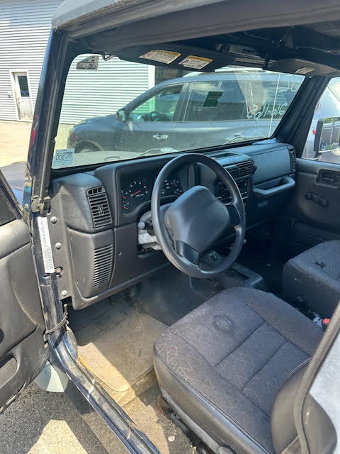 https://f005.backblazeb2.com/file/img-partshotlines-com/Inventory/NE135/Vehicle/20601_07.jpg