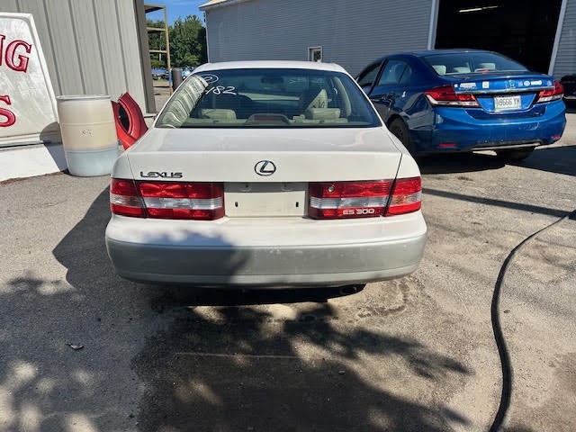https://f005.backblazeb2.com/file/img-partshotlines-com/Inventory/NE135/Vehicle/20628_04.jpg